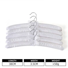 Hotelové věšáky se saténovým polstrováním